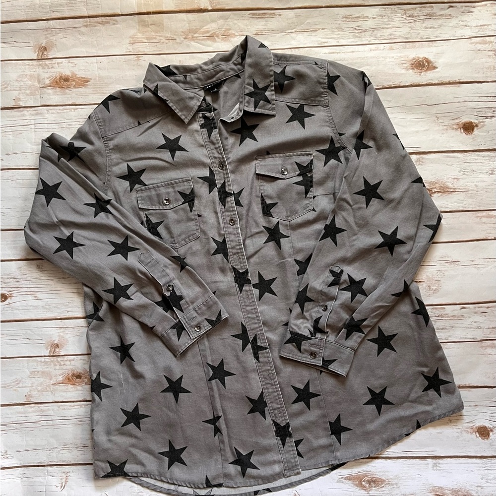 💜TORRID Star button down top
